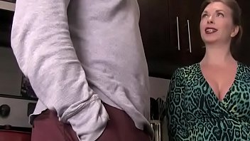 Мачеха и пасынок настоящая страсть и похоть на камеру в потрясающем порно видео