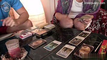 Молодой парень исполняет пророчество гадалки и получает незабываемый сексуальный опыт