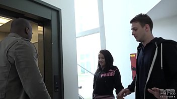 Муж нашел негра с огромным членом для своей жены измена и анальный секс