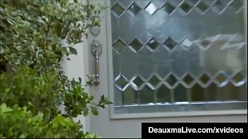 Соблазнительная жена с большой грудью не отпускает мужа в выходной утренний секс и стоны удовольствия